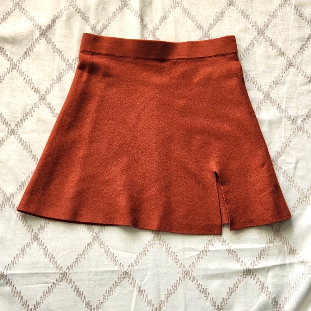 MABLE Rust Textured Knit Mini Skirt | Size M | Ribbed Fabric‎ Elastic Waist